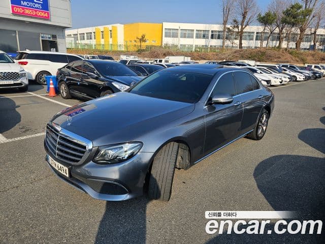 Mercedes-Benz E-Class 2018 — Şəkil 12/19