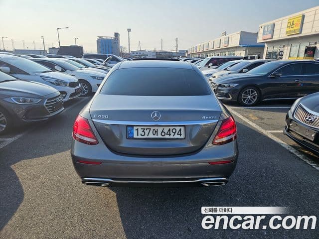 Mercedes-Benz E-Class 2018 — Photo 17/19