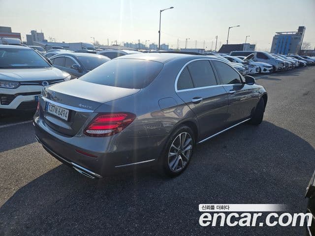 Mercedes-Benz E-Class 2018 — Photo 8/19