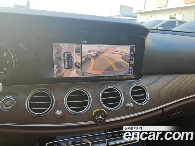 Mercedes-Benz E-Class 2018 — Photo 10/19