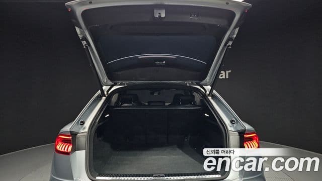 Audi Q8 2023 — Photo 6/20