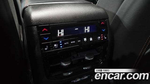 Jeep Grand Cherokee 2021 — ფოტო 3/20