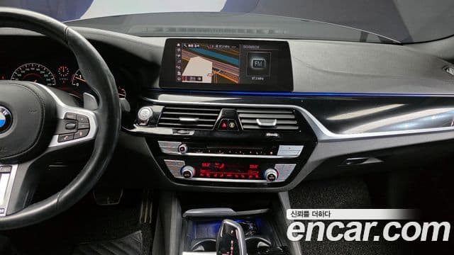 BMW 5 Series 2019 — Şəkil 14/20