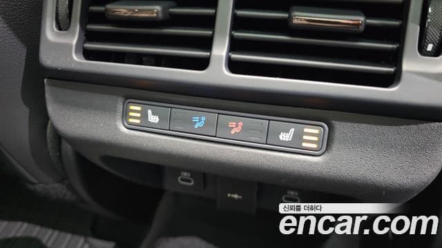 Land Rover Range Rover Evoque 2025 — ფოტო 18/20