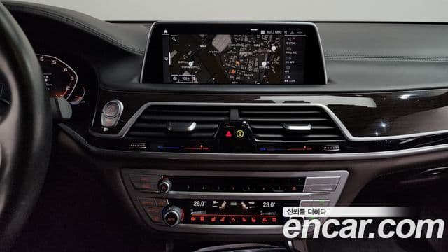 BMW 7 Series 2022 — Photo 9/20