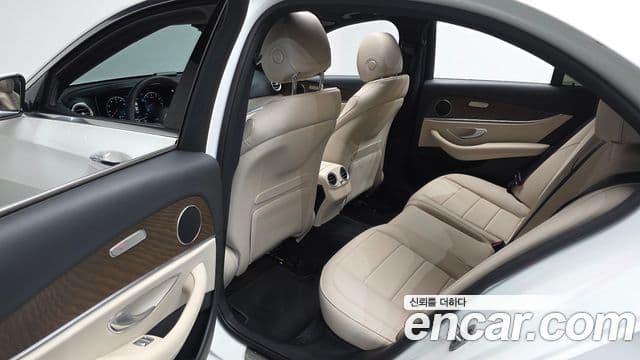 Mercedes-Benz E-Class 2022 — Şəkil 11/20