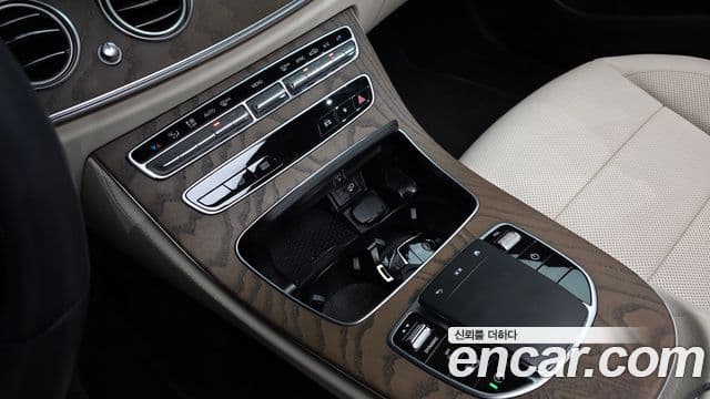 Mercedes-Benz E-Class 2022 — Şəkil 17/20