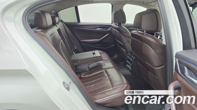 BMW 5 Series 2018 — Şəkil 12/20