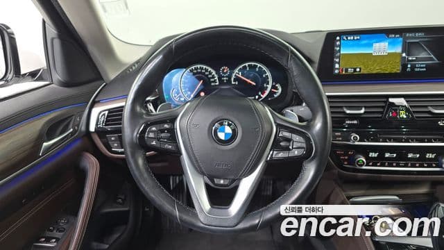 BMW 5 Series 2018 — Şəkil 13/20