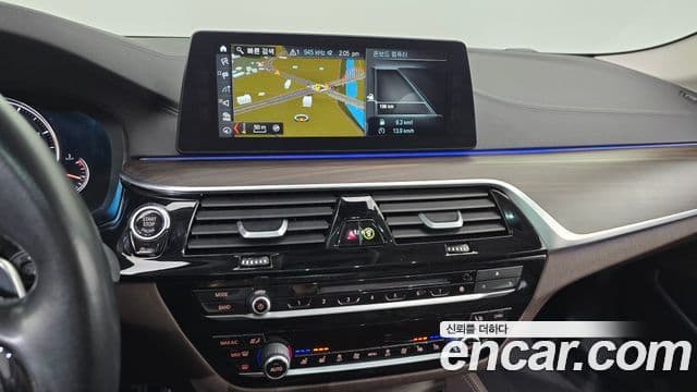 BMW 5 Series 2018 — Şəkil 14/20
