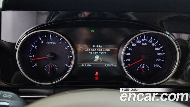 Kia Carnival 2021 — Фото 8/20