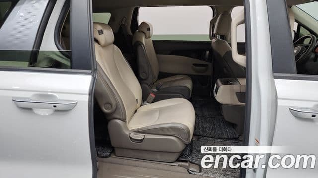 Kia Carnival 2021 — Фото 12/20