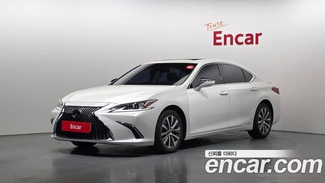 Lexus ES300h 2019 — ფოტო 1/20