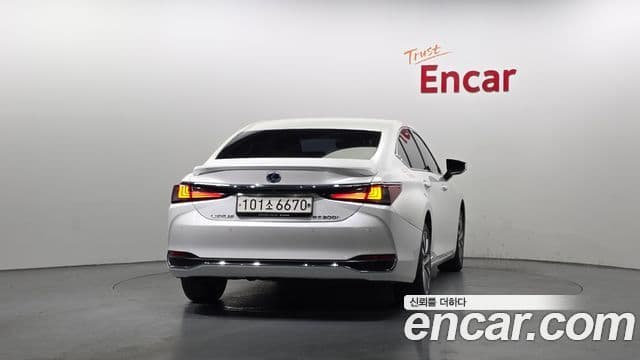 Lexus ES300h 2019 — Şəkil 4/20