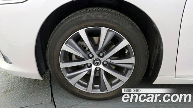 Lexus ES300h 2019 — Şəkil 5/20