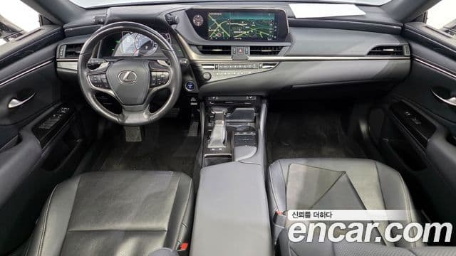 Lexus ES300h 2019 — Photo 3/20