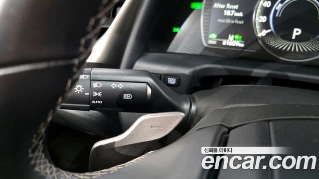 Lexus ES300h 2019 — Şəkil 16/20