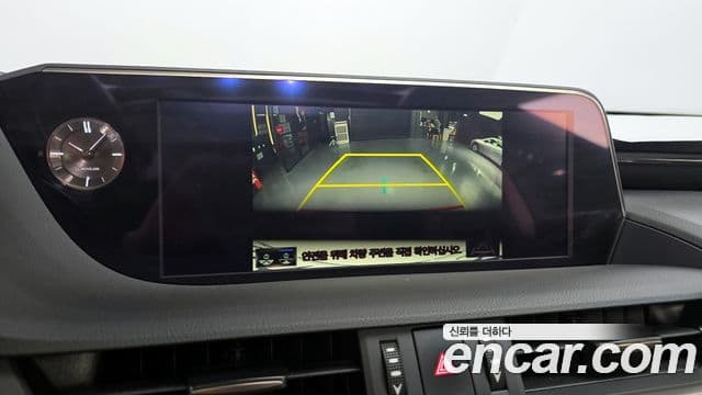 Lexus ES300h 2019 — Photo 5/20