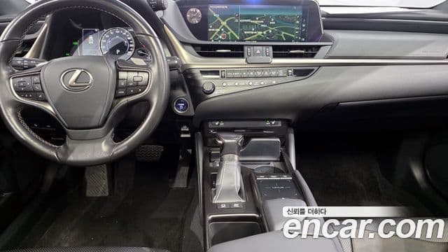 Lexus ES300h 2019 — Şəkil 19/20