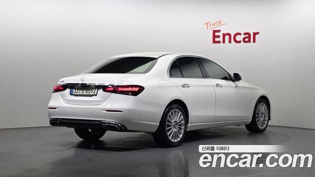 Mercedes-Benz E-Class 2021 — ფოტო 2/20