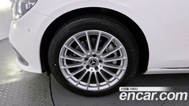 Mercedes-Benz E-Class 2021 — ფოტო 5/20