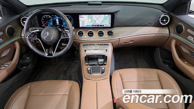 Mercedes-Benz E-Class 2021 — ფოტო 7/20