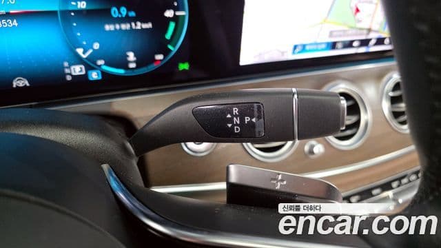 Mercedes-Benz E-Class 2021 — ფოტო 9/20