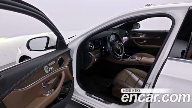 Mercedes-Benz E-Class 2021 — ფოტო 10/20