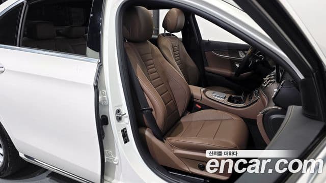 Mercedes-Benz E-Class 2021 — ფოტო 12/20