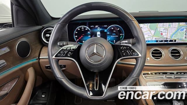Mercedes-Benz E-Class 2021 — ფოტო 13/20