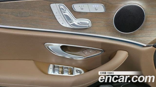 Mercedes-Benz E-Class 2021 — ფოტო 14/20