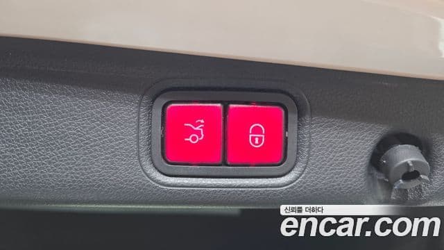 Mercedes-Benz E-Class 2021 — ფოტო 18/20