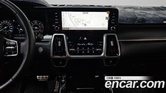 Kia Sorento 2021 — Фото 14/20