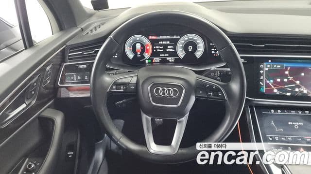 Audi Q7 2021 — Şəkil 13/20