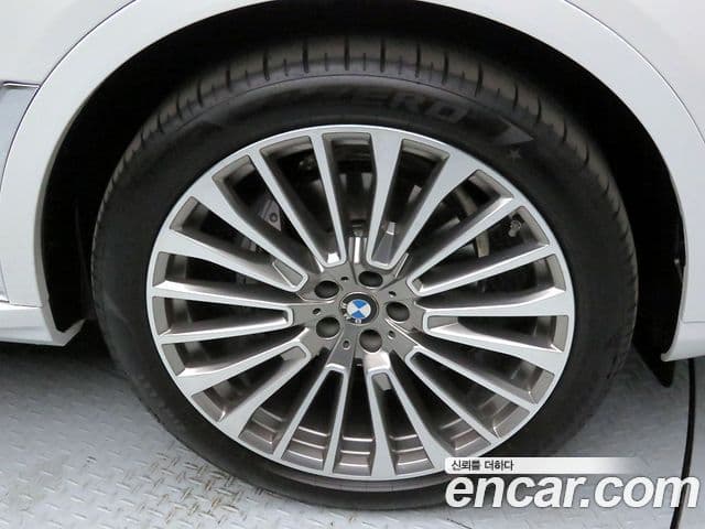 BMW X7 2025 — Photo 17/19
