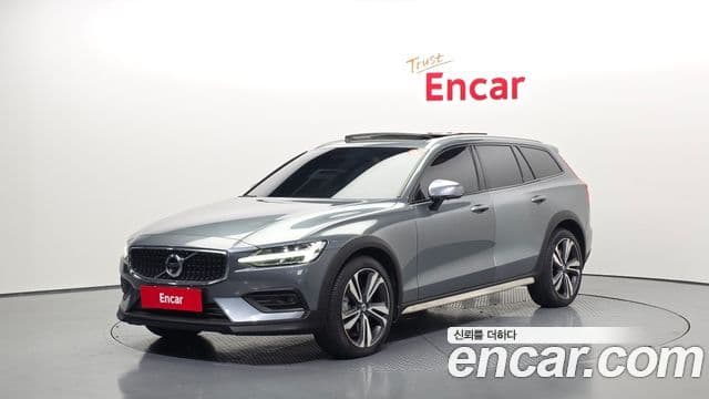 Volvo V60 Cross Country 2020 — ფოტო 1/20