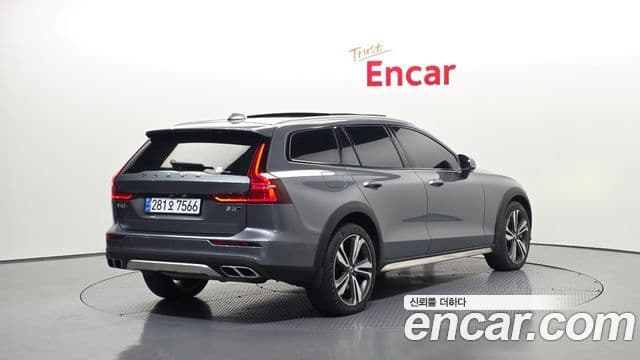 Volvo V60 Cross Country 2020 — ფოტო 2/20