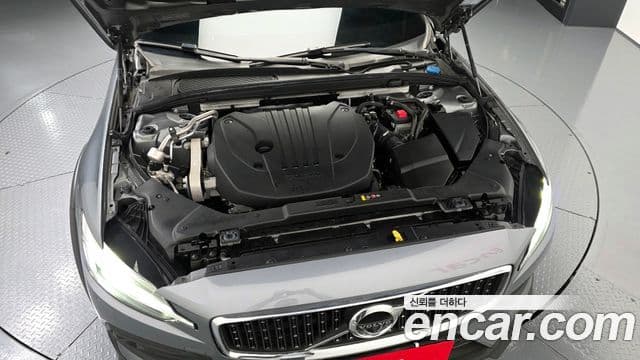 Volvo V60 Cross Country 2020 — ფოტო 6/20