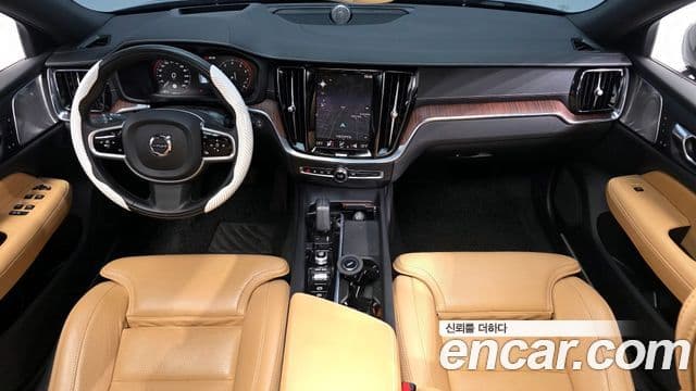 Volvo V60 Cross Country 2020 — ფოტო 7/20
