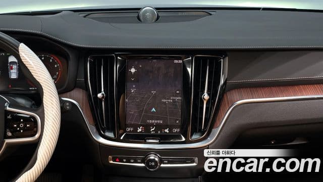 Volvo V60 Cross Country 2020 — ფოტო 14/20