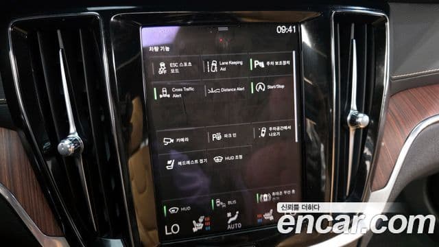 Volvo V60 Cross Country 2020 — ფოტო 17/20