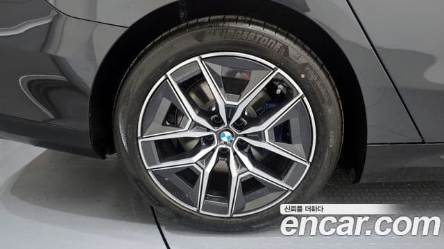 BMW i5 2025 — ფოტო 15/20