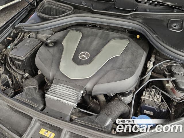 Mercedes-Benz GLE-Class 2018 — Şəkil 16/20