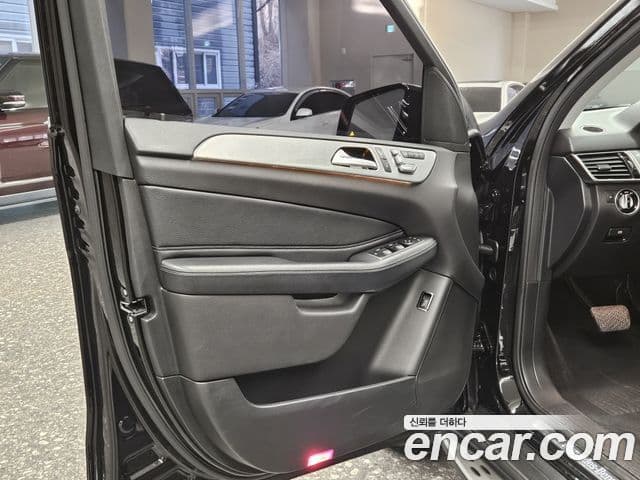 Mercedes-Benz GLE-Class 2018 — Şəkil 13/20