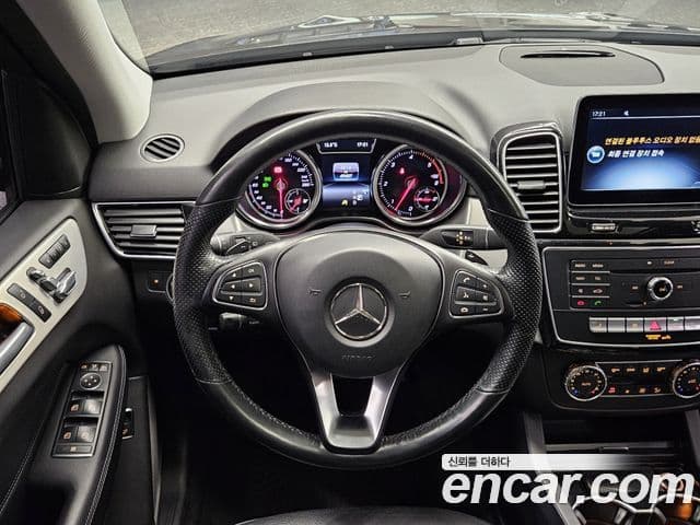Mercedes-Benz GLE-Class 2018 — Şəkil 11/20
