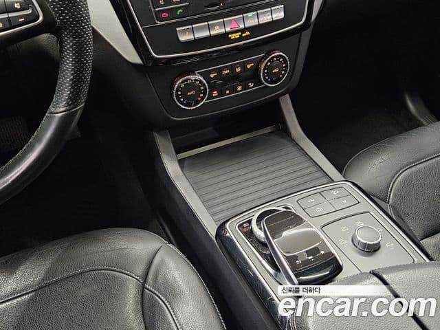 Mercedes-Benz GLE-Class 2018 — Şəkil 18/20