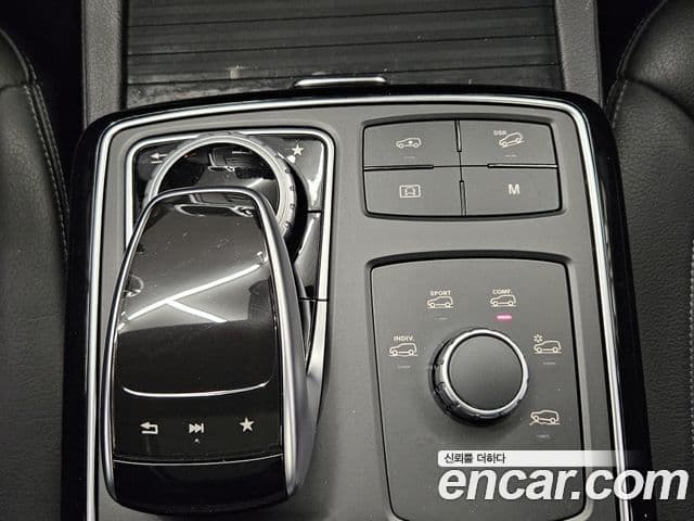 Mercedes-Benz GLE-Class 2018 — Şəkil 10/20