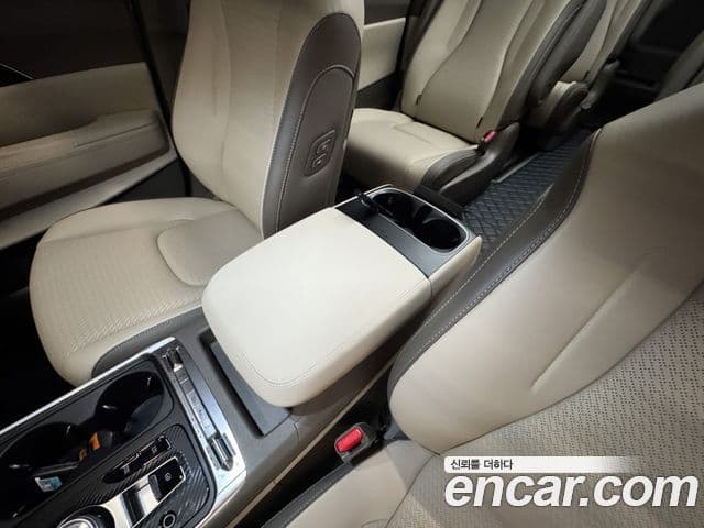 Kia Carnival 2024 — Şəkil 16/20