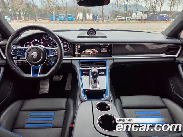 Porsche Panamera 2018 — ფოტო 13/20