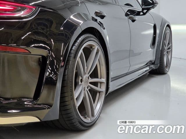 Porsche Panamera 2018 — ფოტო 19/20
